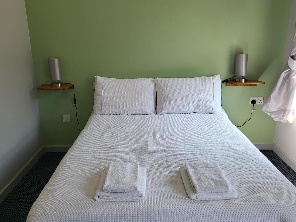 The Lamb & Flag Hotel Glyn Neath Room photo