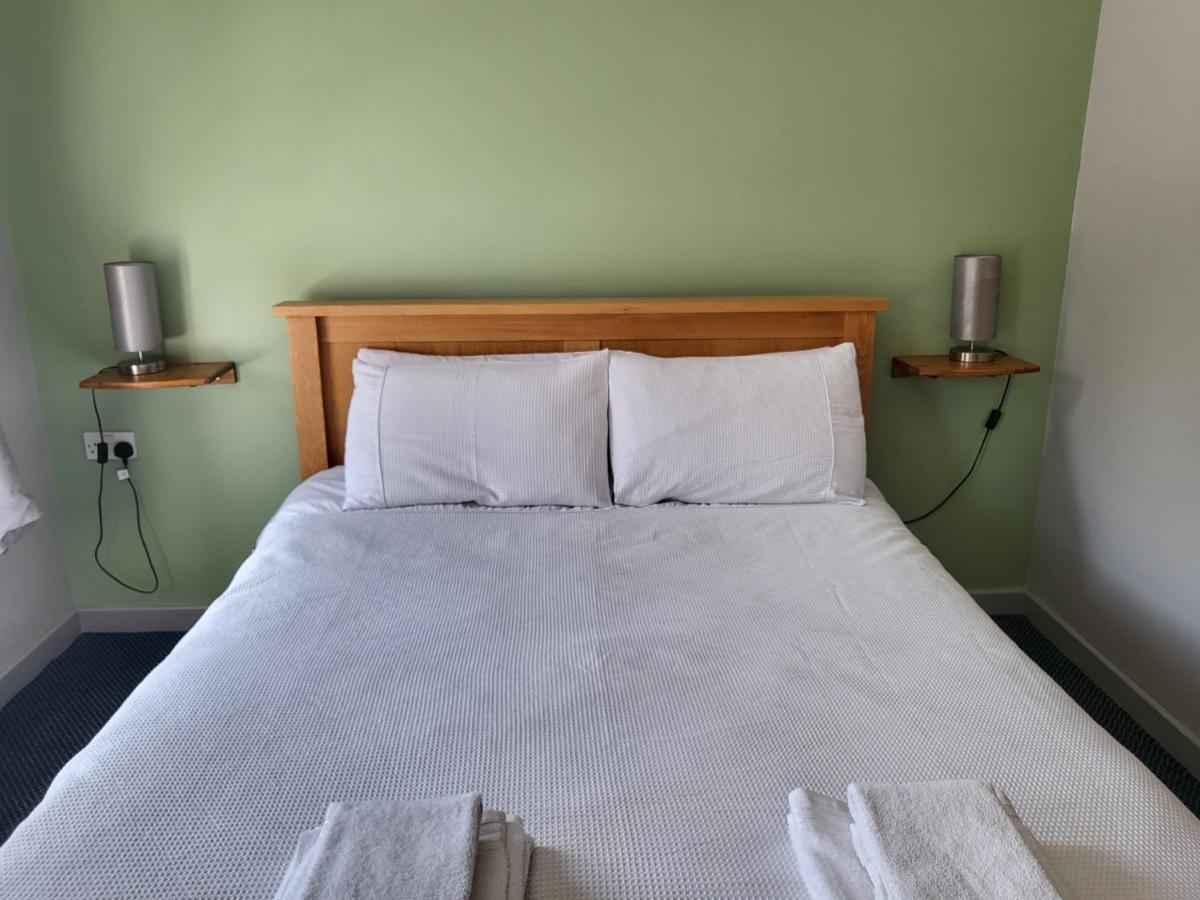 The Lamb & Flag Hotel Glyn Neath Room photo