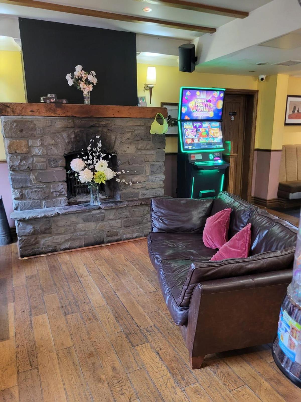 The Lamb & Flag Hotel Glyn Neath Exterior photo