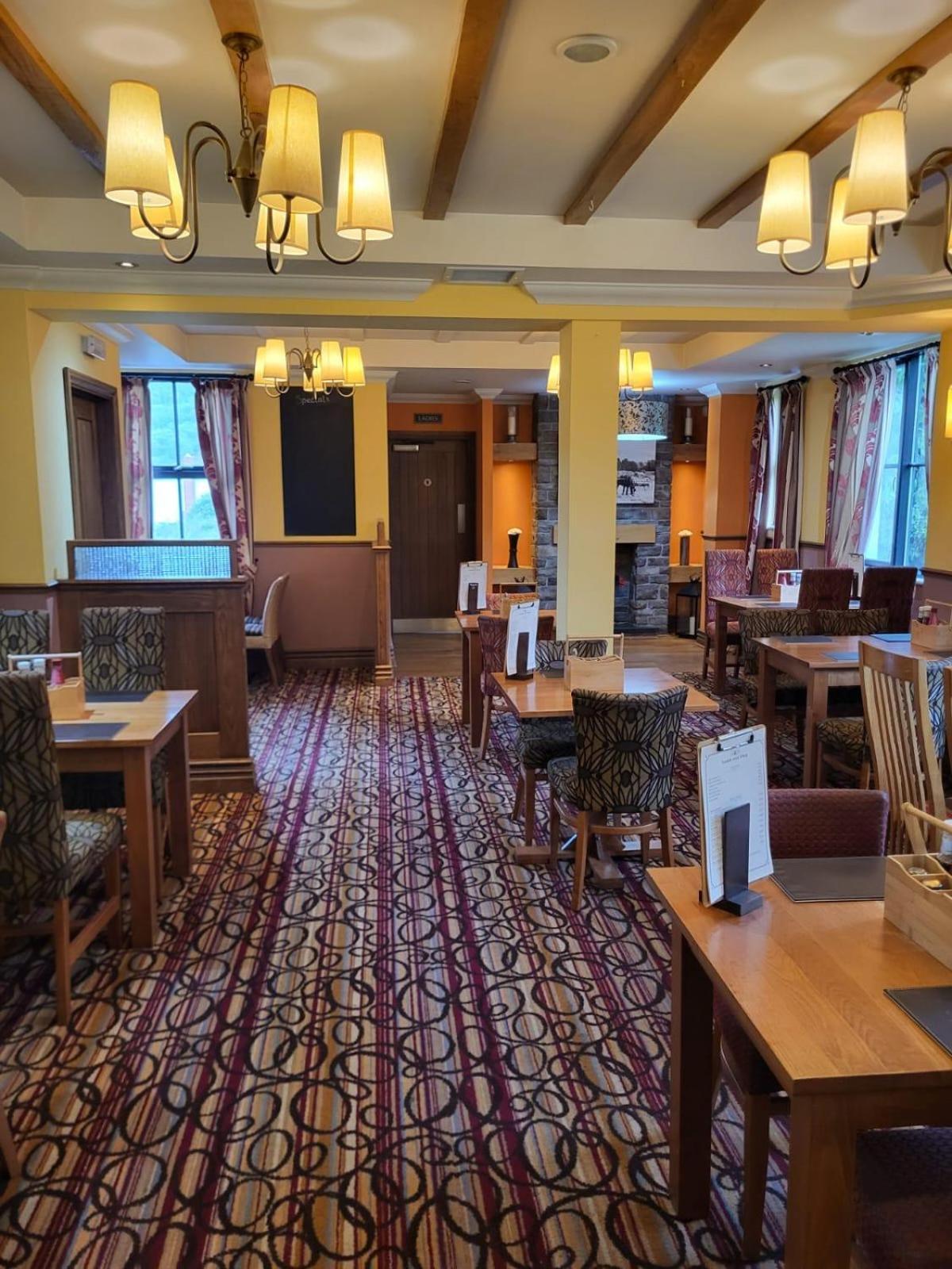 The Lamb & Flag Hotel Glyn Neath Exterior photo