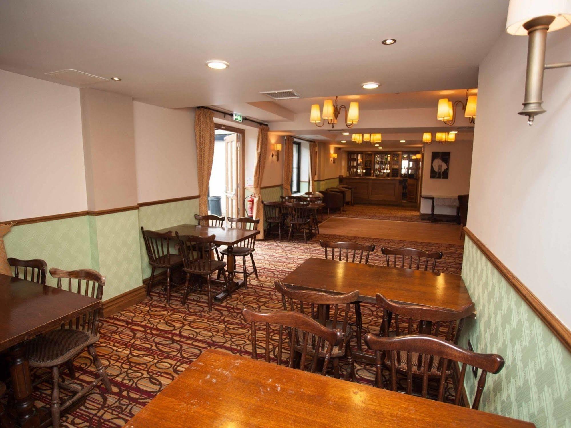 The Lamb & Flag Hotel Glyn Neath Exterior photo
