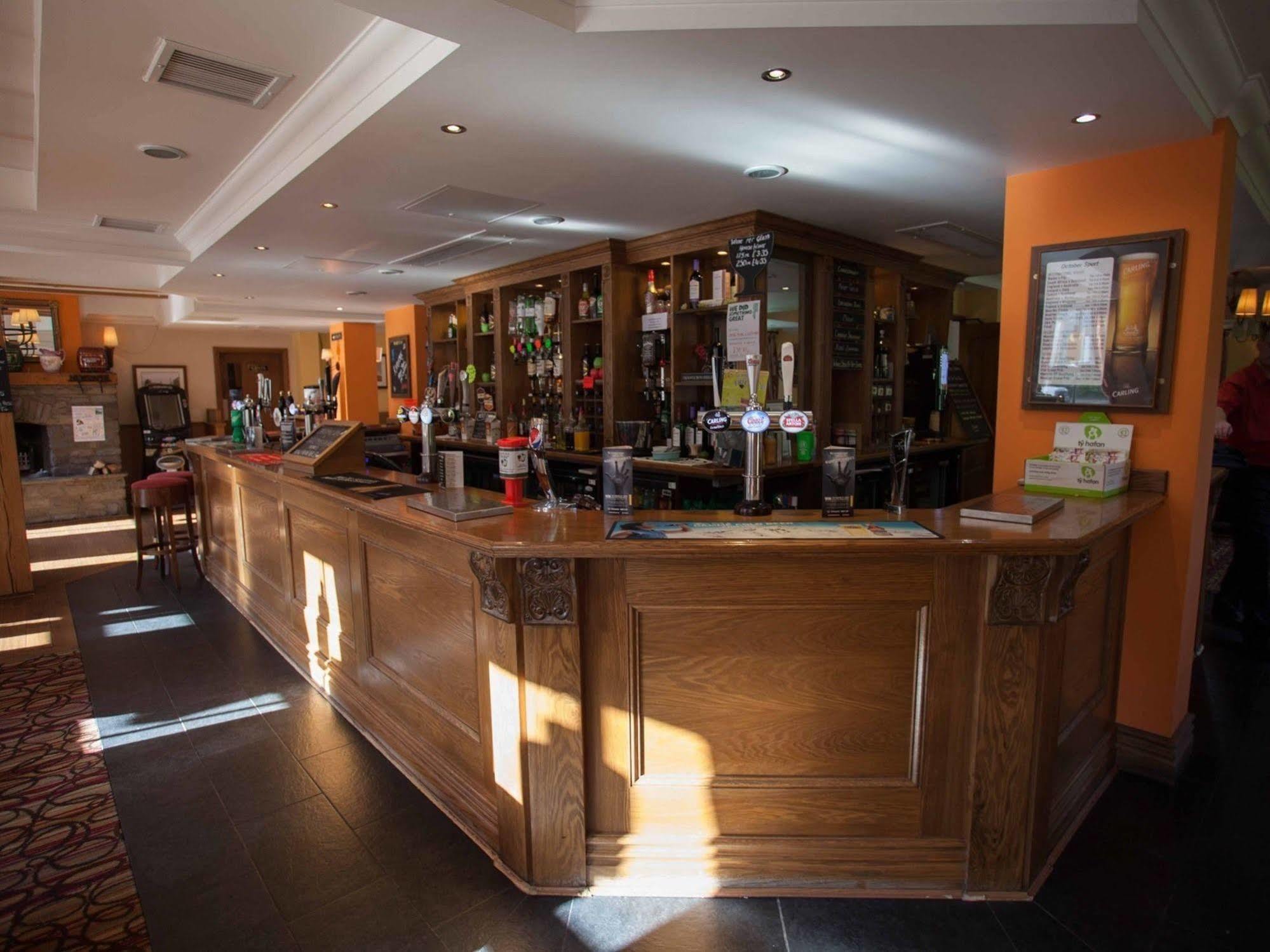 The Lamb & Flag Hotel Glyn Neath Exterior photo