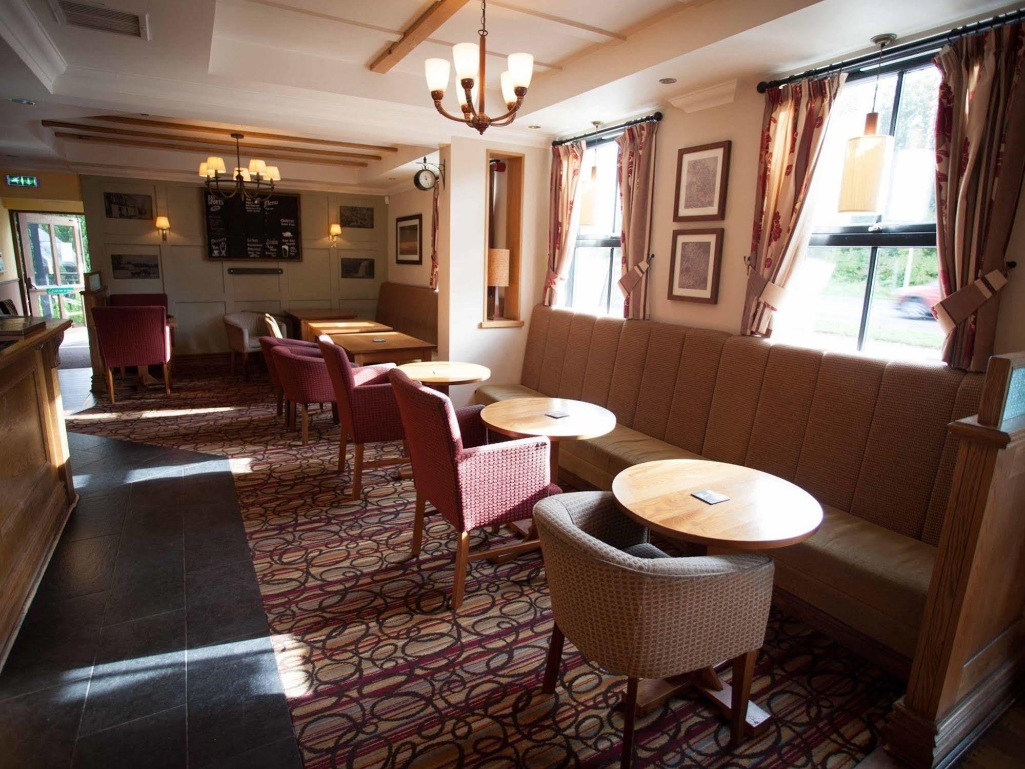 The Lamb & Flag Hotel Glyn Neath Exterior photo