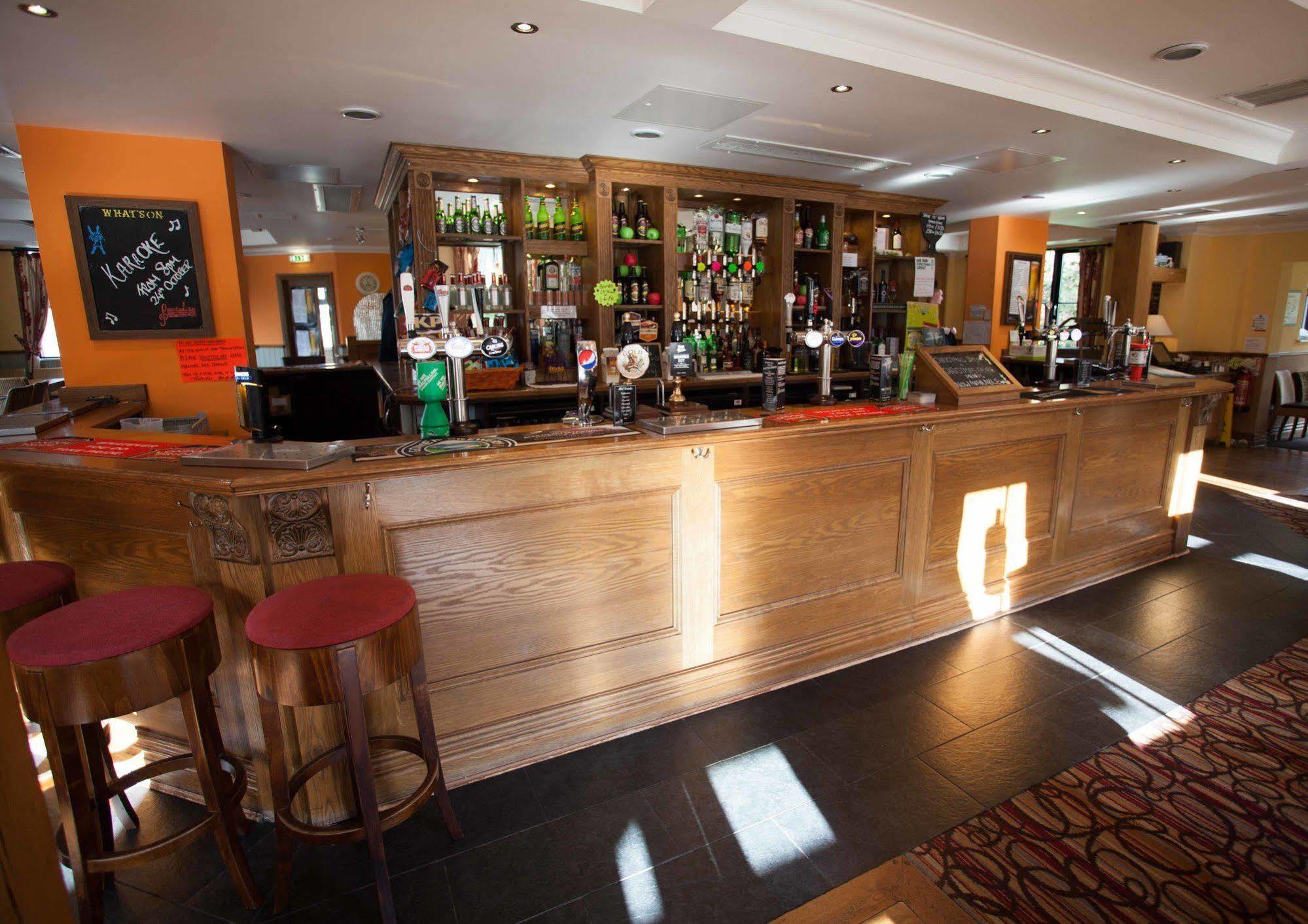 The Lamb & Flag Hotel Glyn Neath Exterior photo